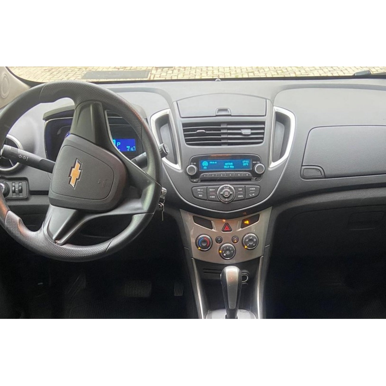 MOLDURA 9 GM TRACKER 2014-2016 COR ORIGINAL