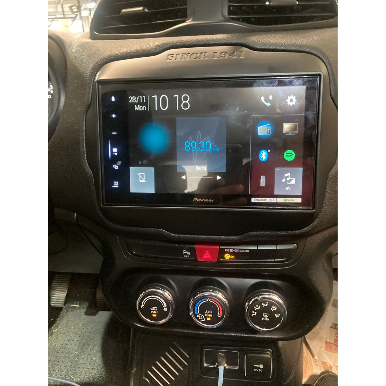 MOLDURA 8 JEEP RENEGADE 2015+ PADRÃO PIONEER MODELO ZS8280 PRETO