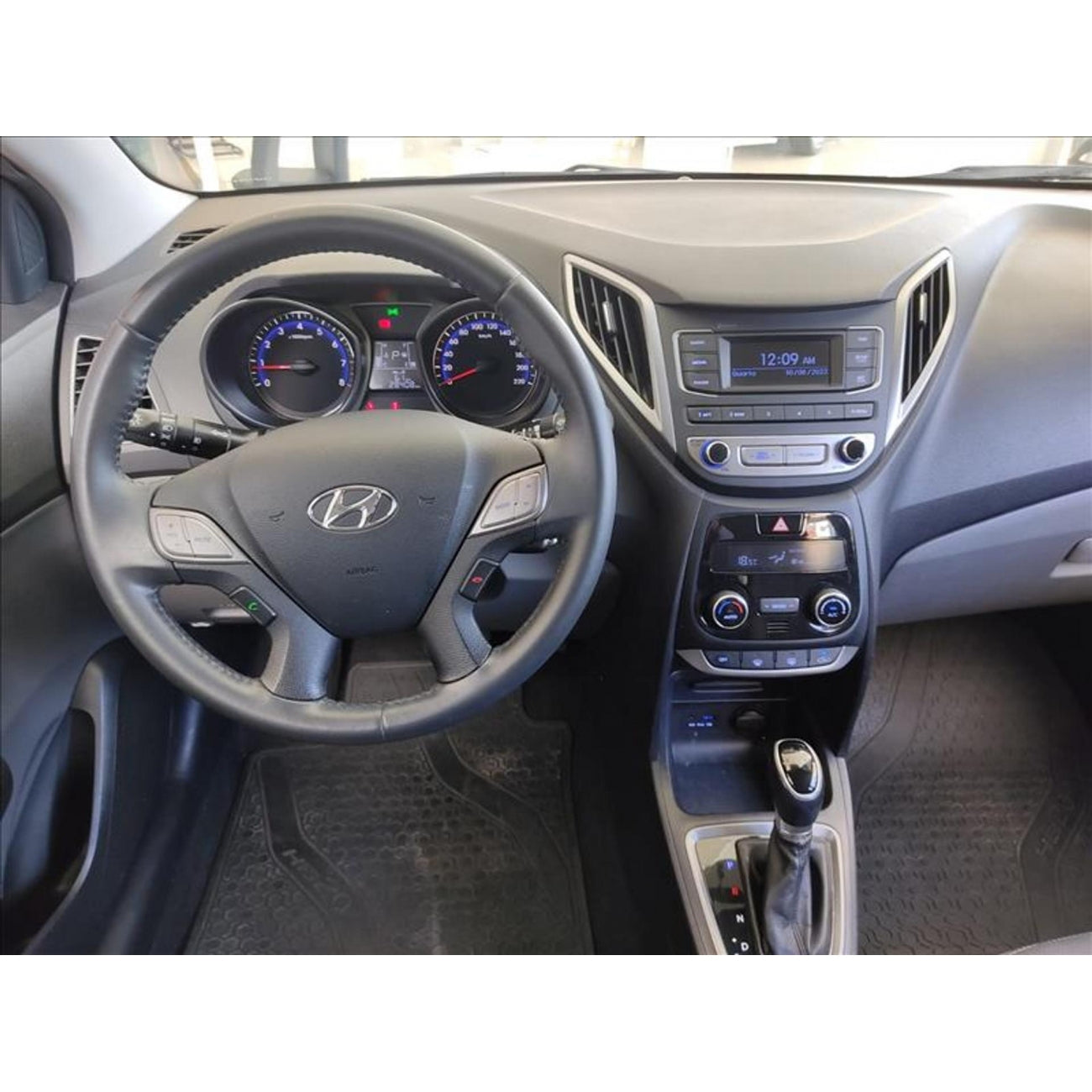 MOLDURA 6.8 E 7 HYUNDAI HB20 G1 2012-2019 PRATA