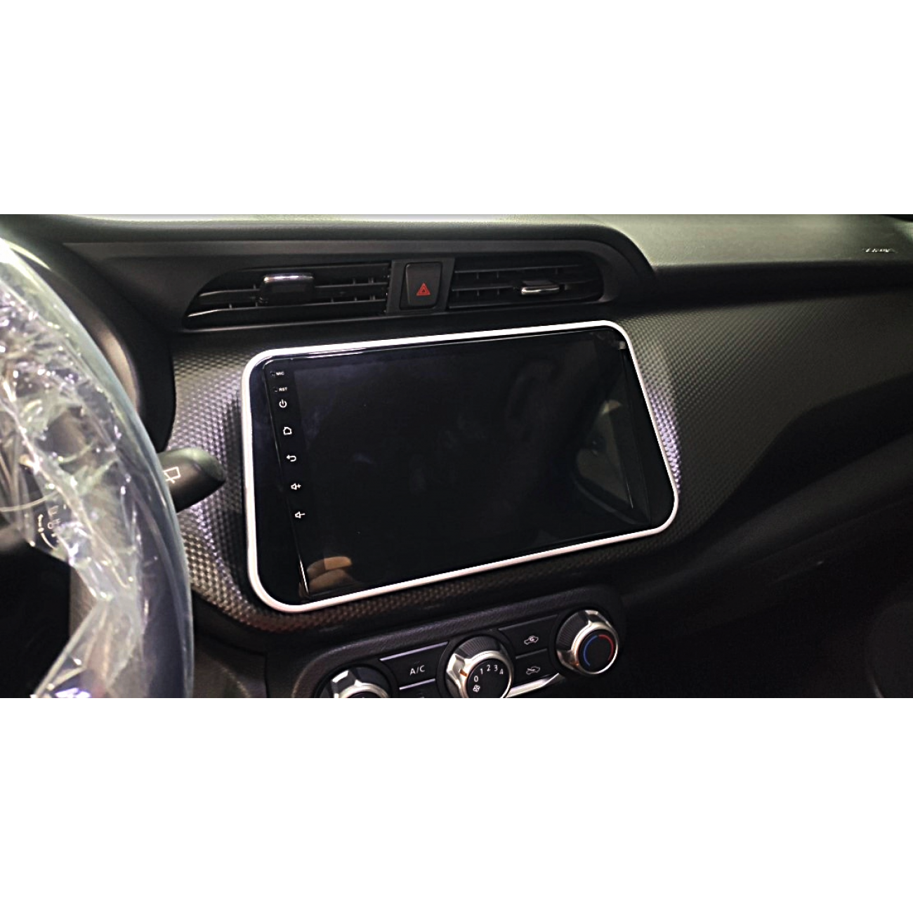 MOLDURA 9 NISSAN KICKS 2016+ PRETO COM FRISO PRATA