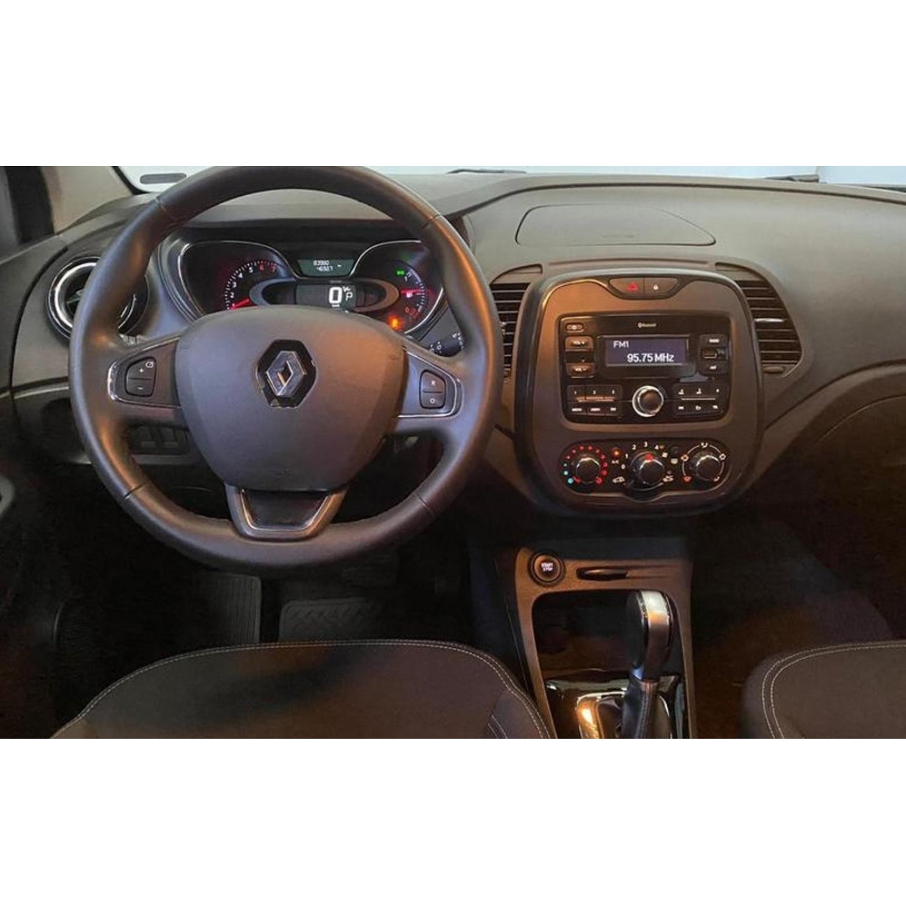 MOLDURA 9 RENAULT CAPTUR 2017-2021 - AR ANALÓGICO PRETO COM FRISO PRATA