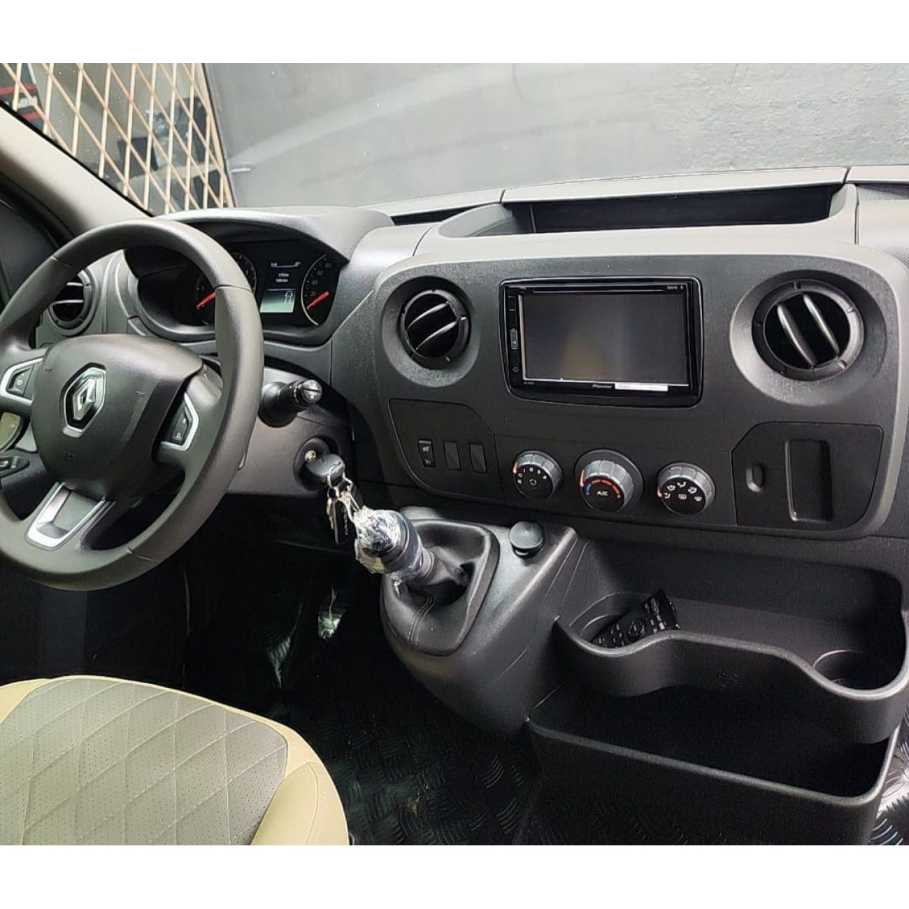 MOLDURA 9 FLUTUANTE RENAULT MASTER 2014+ PRETO FOSCO