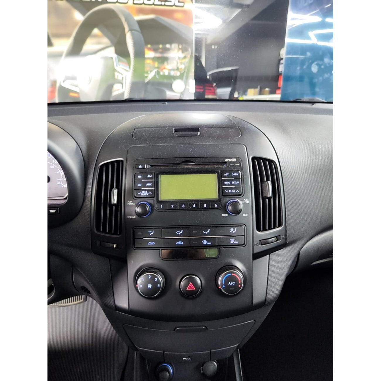 MOLDURA 9 HYUNDAI I30 2009-2012 AR ANALÓGICO PRETO