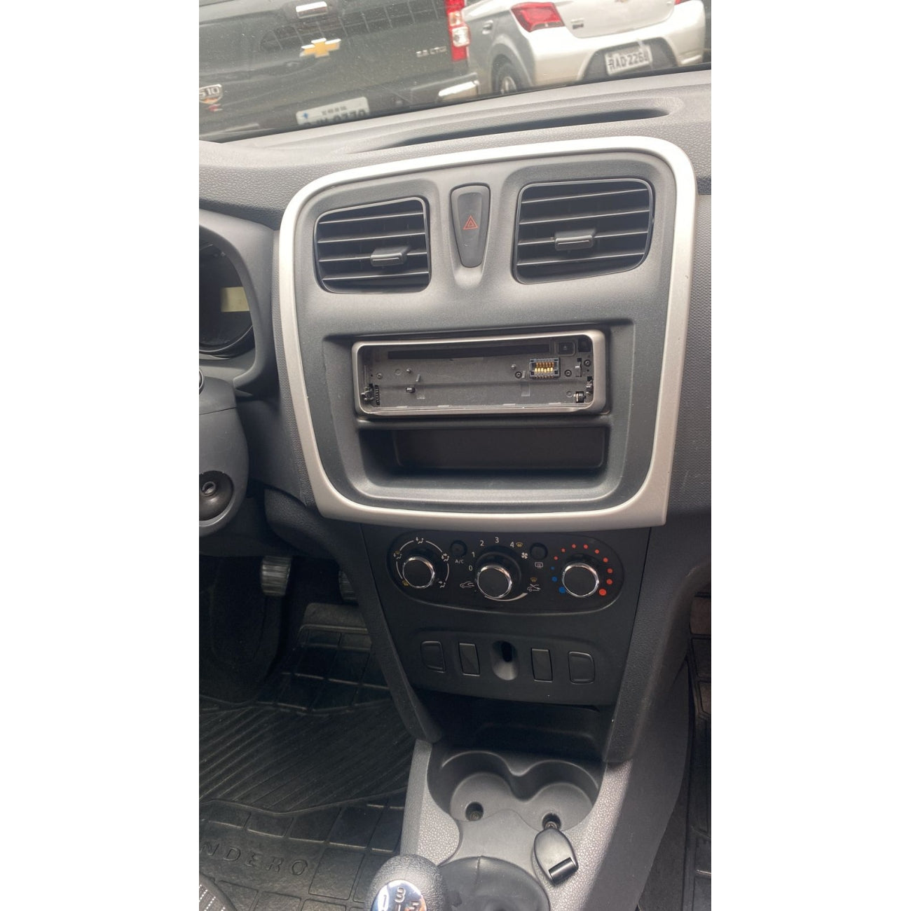 MOLDURA 9 FLUTUANTE RENAULT LOGAN 2014+ E SANDERO 2015+ PRETO FOSCO