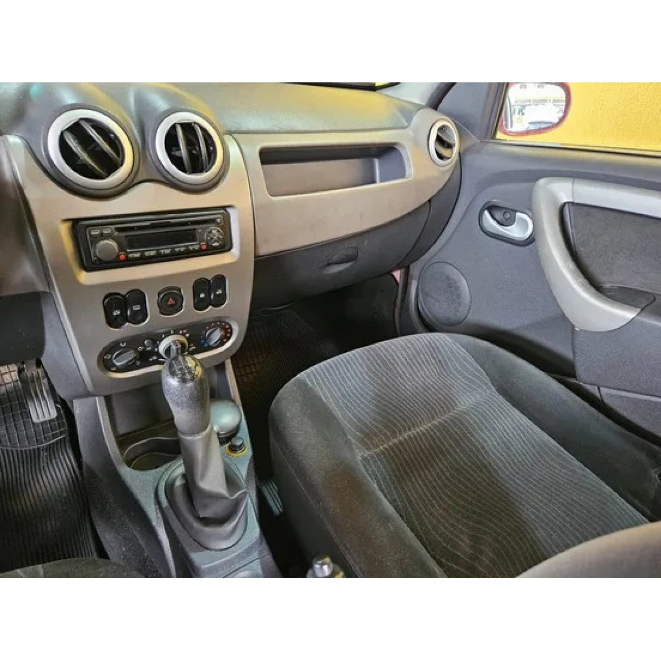 MOLDURA 9 RENAULT SANDERO 2007-2010 PRATA
