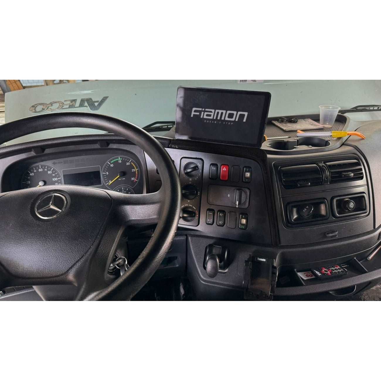 MOLDURA 9 FLUTUANTE MERCEDES BENZ ATEGO 2007+ E AXOR 2007-2022 PRETO