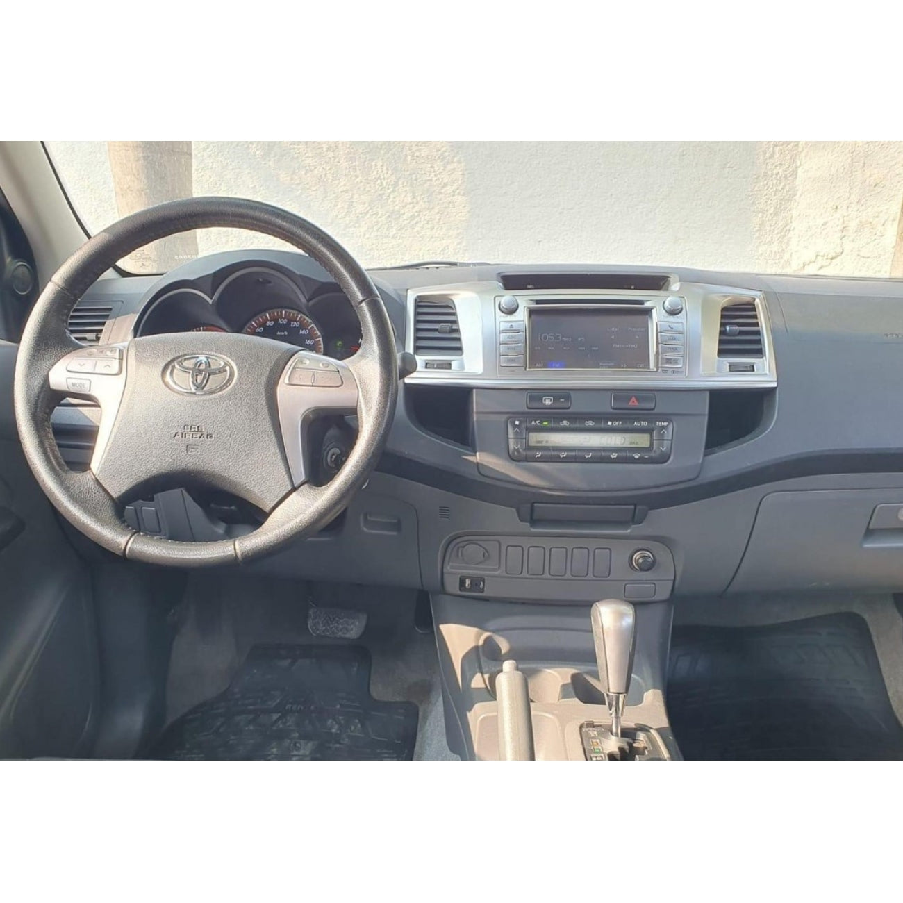 MOLDURA 9 TOYOTA HILUX E SW4 2006-2015 AR DIGITAL + AR ANALÓGICO BLACK PIANO