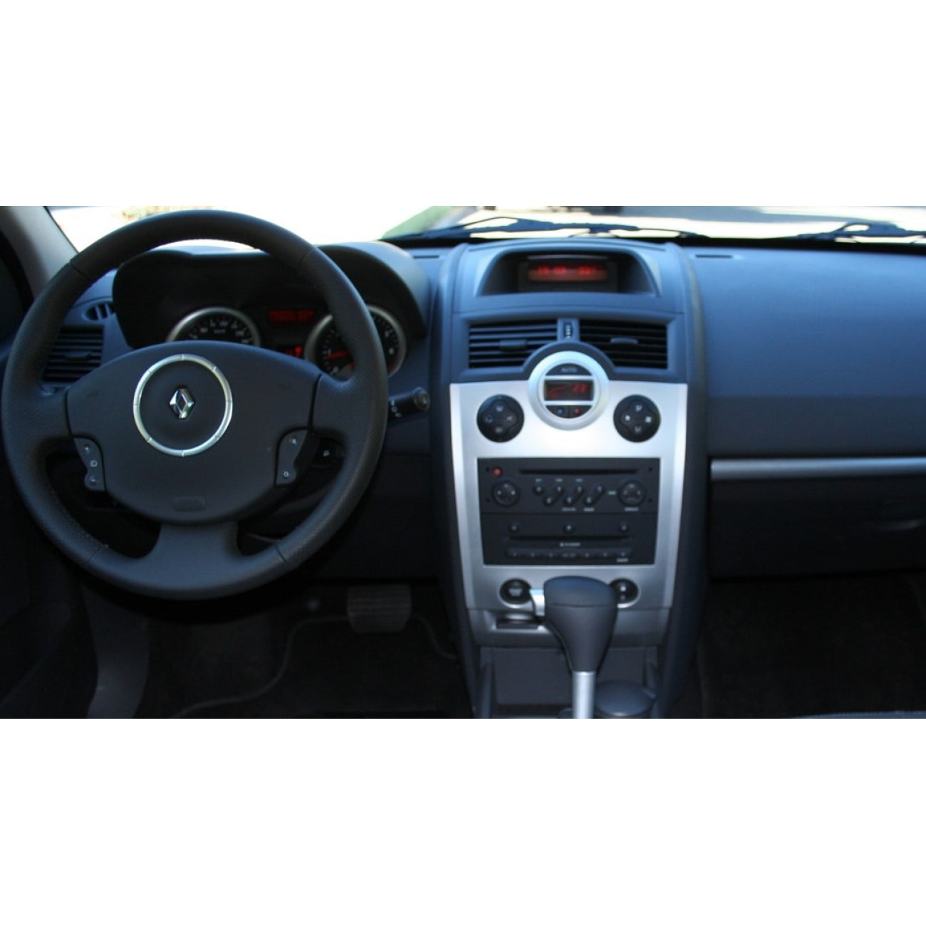 MOLDURA 9 FLUTUANTE RENAULT MEGANE DYNAMIQUE SEDAN E GRAND TOUR 2007-2013 PRETO