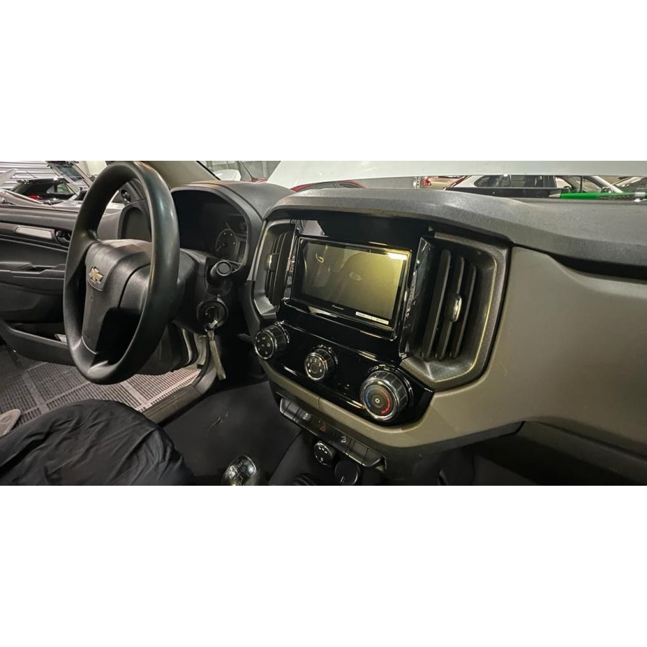 MOLDURA 9 FLUTUANTE GM S10 2016 AR ANALÓGICO BLACK PIANO