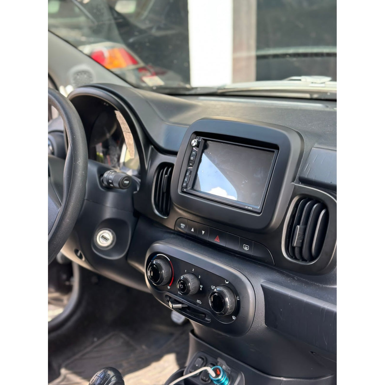 MOLDURA 6.8 E 7 FIAT MOBI MARROM