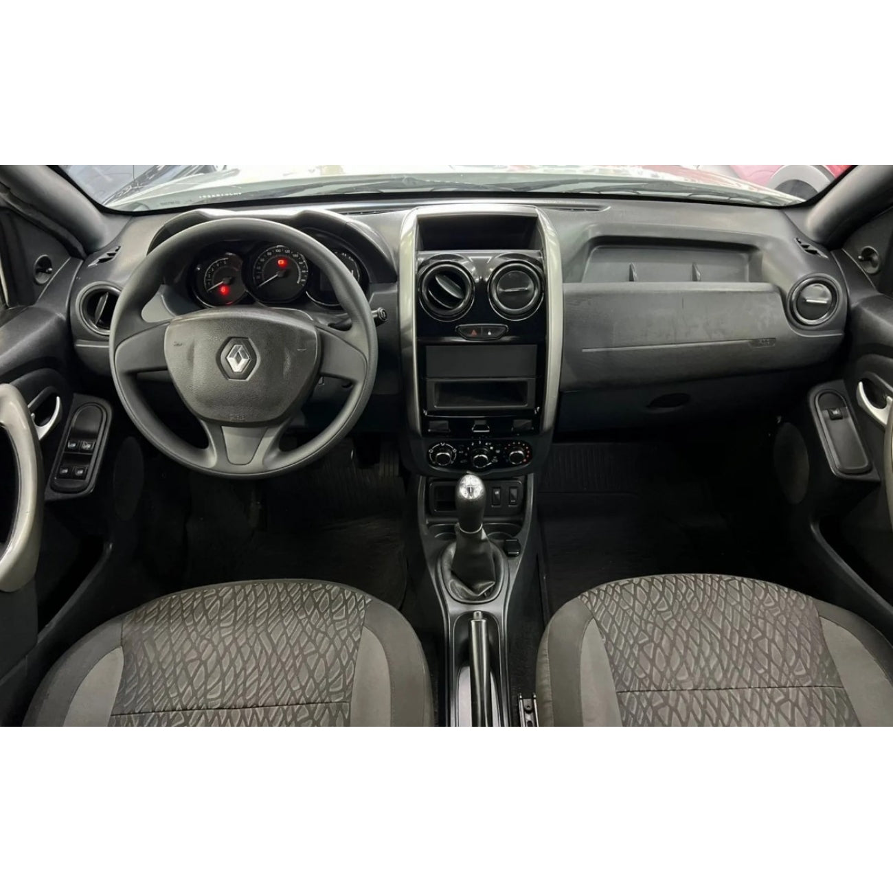 MOLDURA 6.8 E 7 RENAULT DUSTER E OROCH EXPRESS 2018-2021 (SEM RÁDIO) PRETO