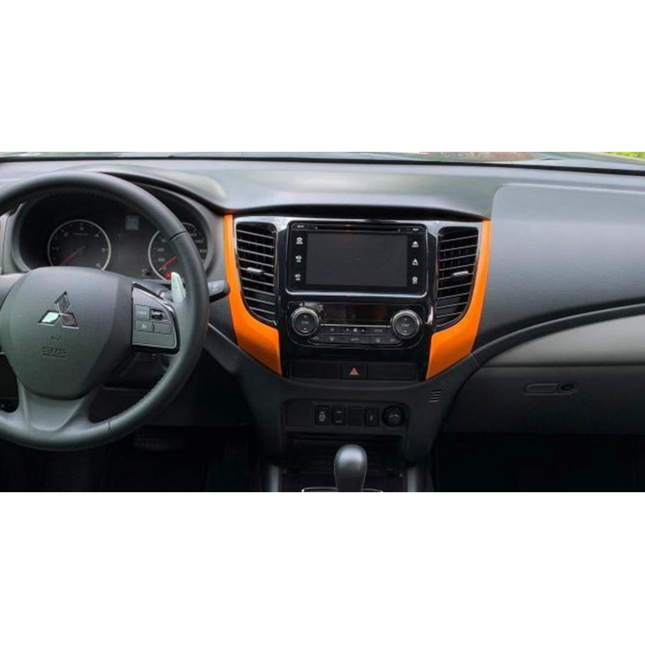 MOLDURA 6.8 MITSUBISHI L200 TRITON 2017+ PAJERO SPORT 2018+ E OUTLANDER 2013-2020 BLACK PIANO
