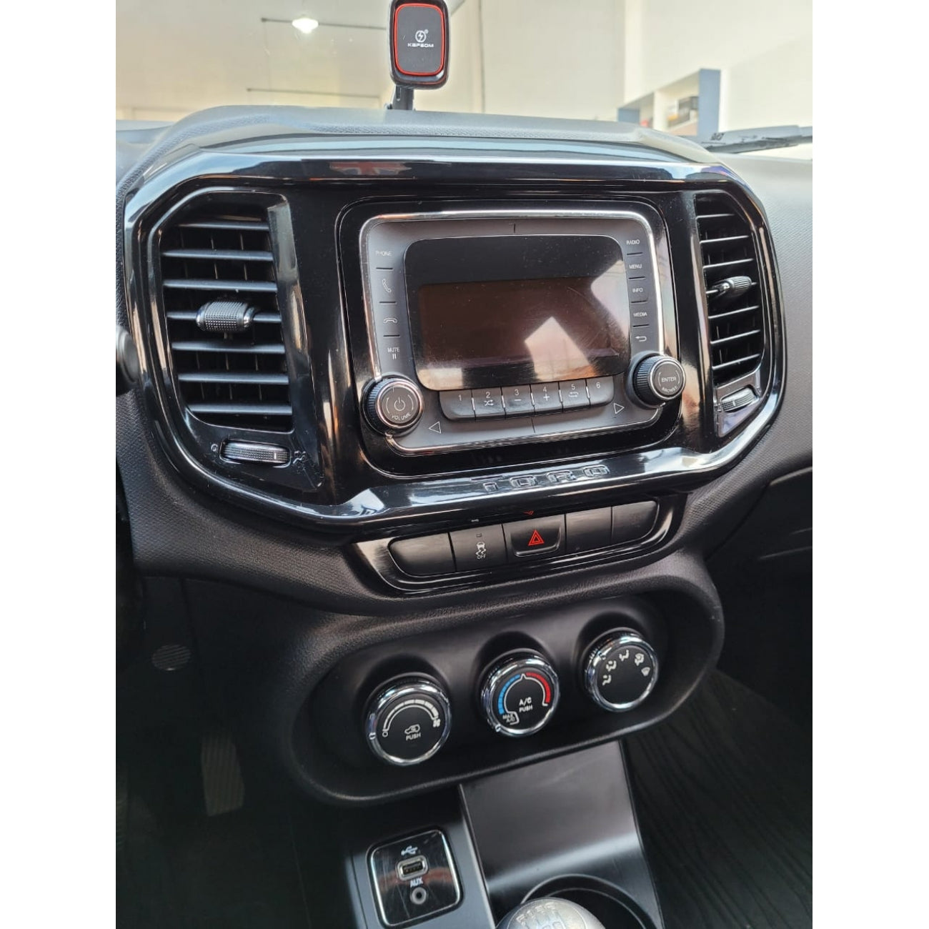 MOLDURA 6.8 E 7 FIAT TORO G1 2016-2021 BLACK PIANO
