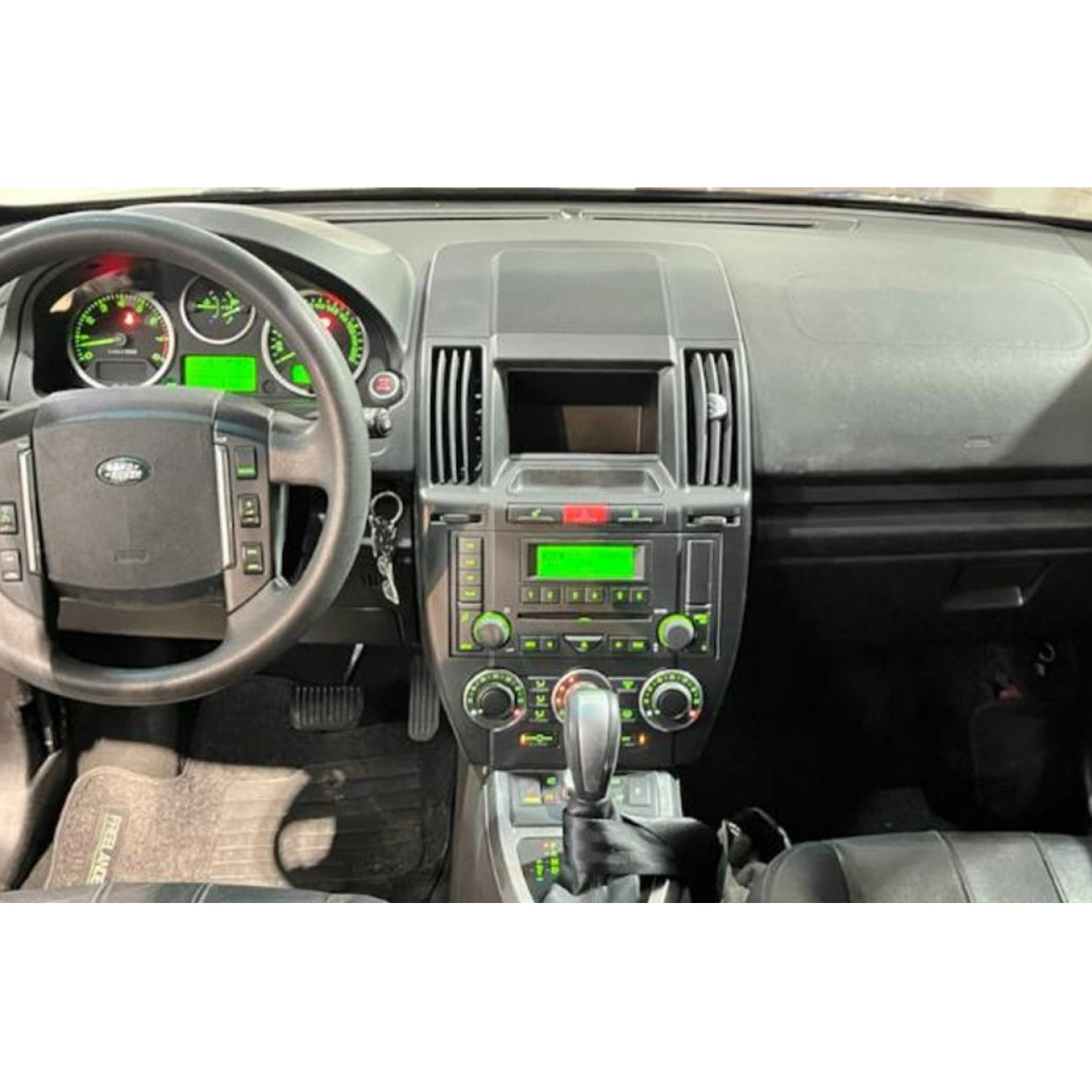 MOLDURA 6.8 E 7 LAND ROVER DISCOVERY 3 2005-2009 E FREELANDER 2 2007-2012 PRETA