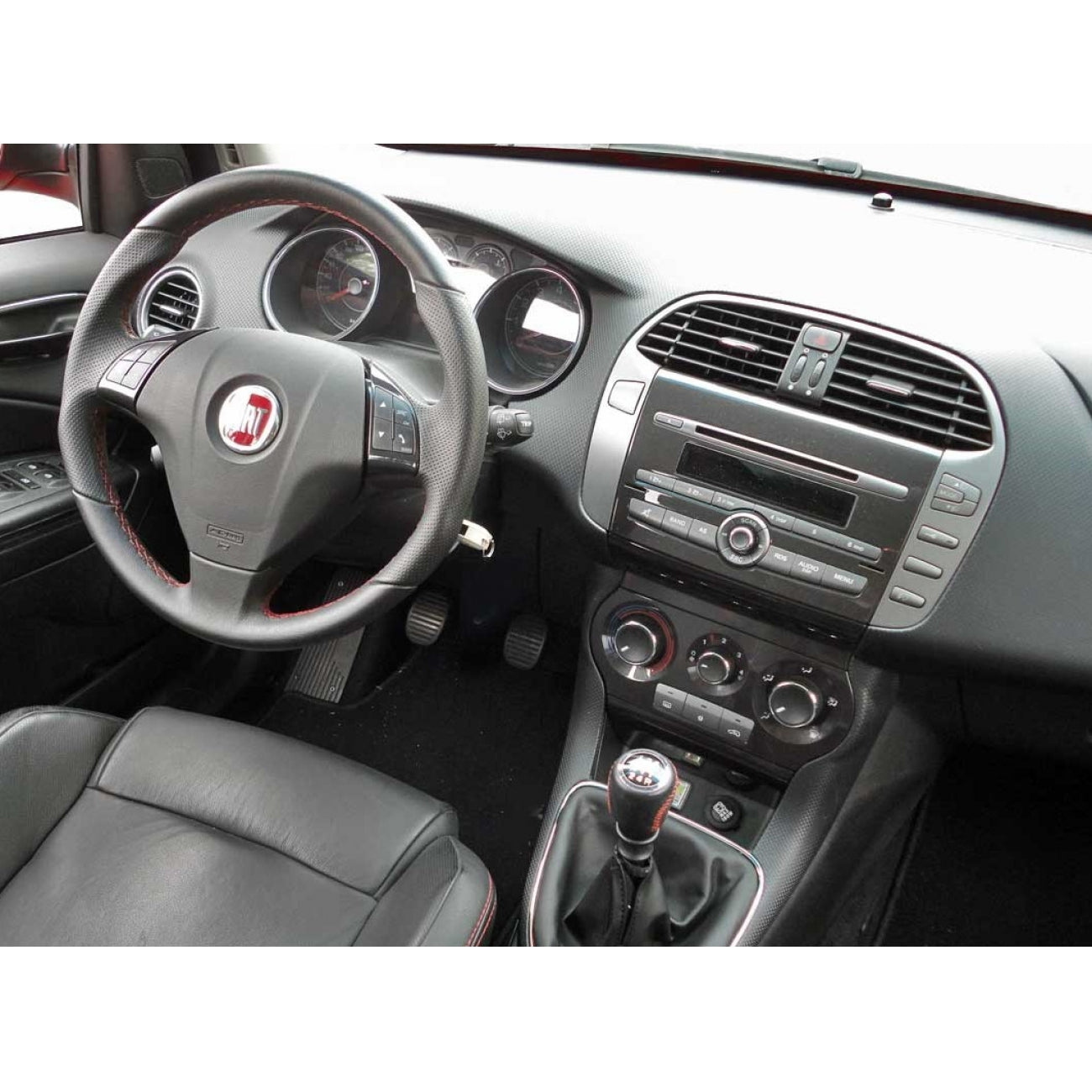 MOLDURA 6.8 E 7 FIAT BRAVO G2 2010-2016 BLACK PIANO