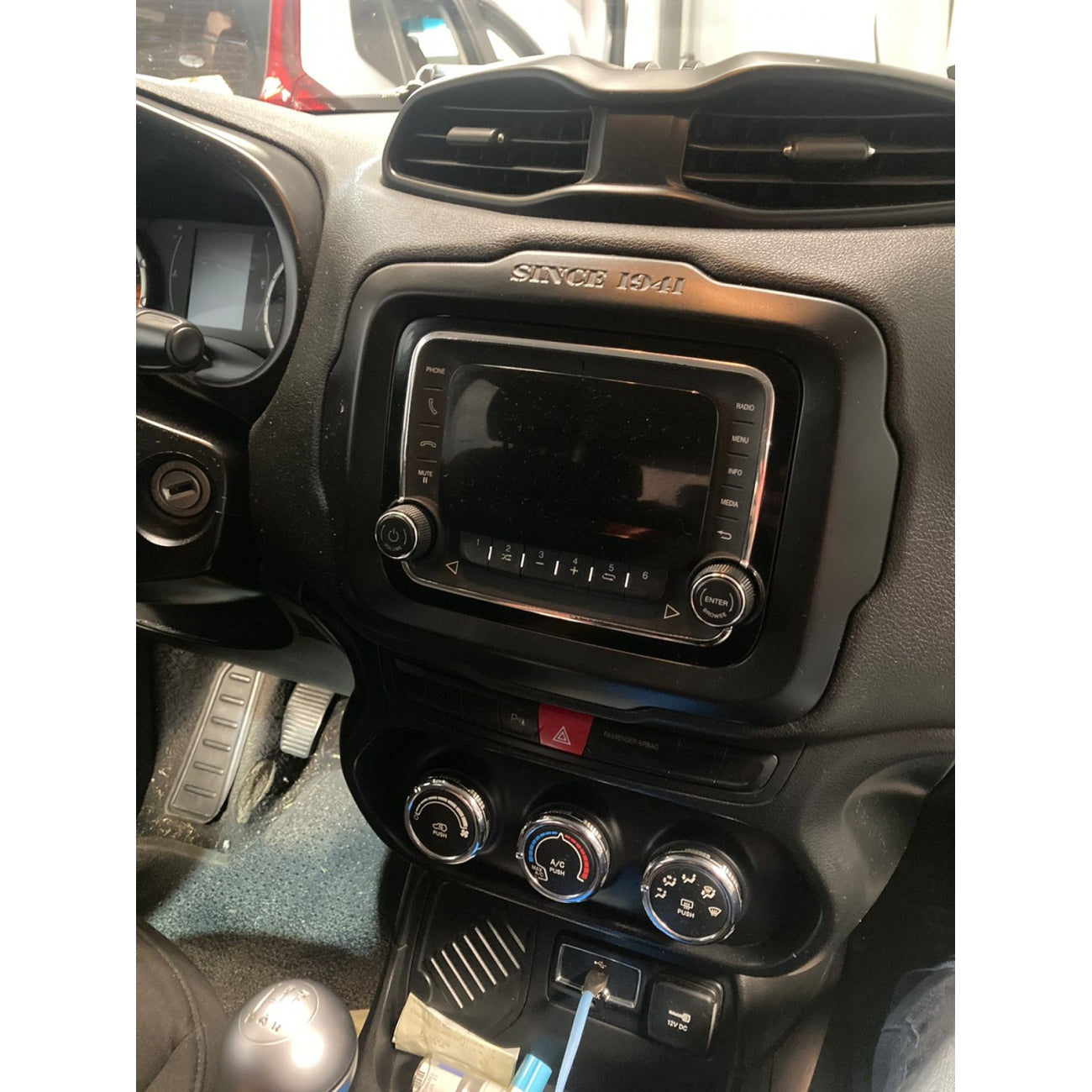 MOLDURA 8 JEEP RENEGADE 2015+ PADRÃO PIONEER MODELO ZS8280 PRETO