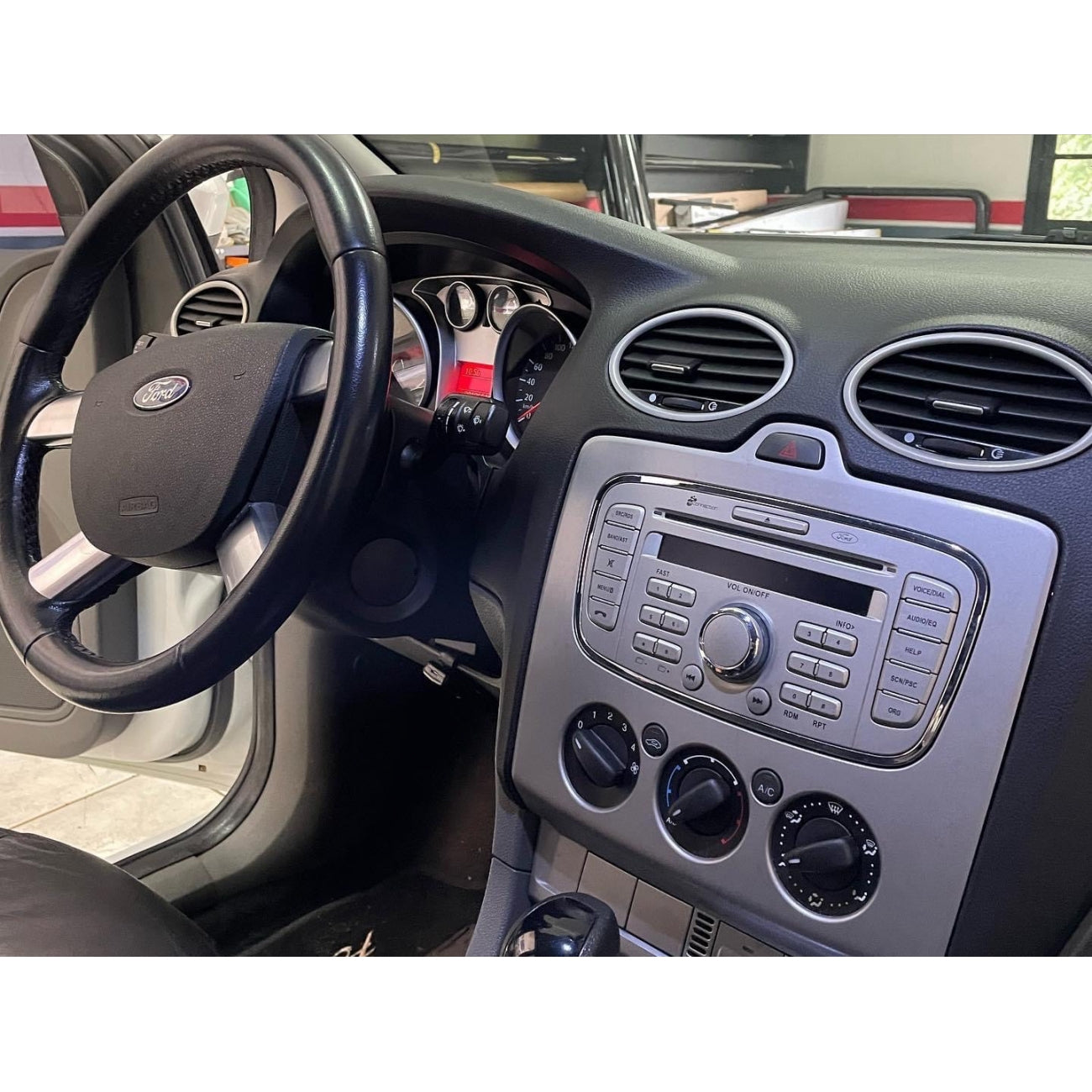 MOLDURA 6.8 E 7 FORD FOCUS 2009-2013 BLACK PIANO