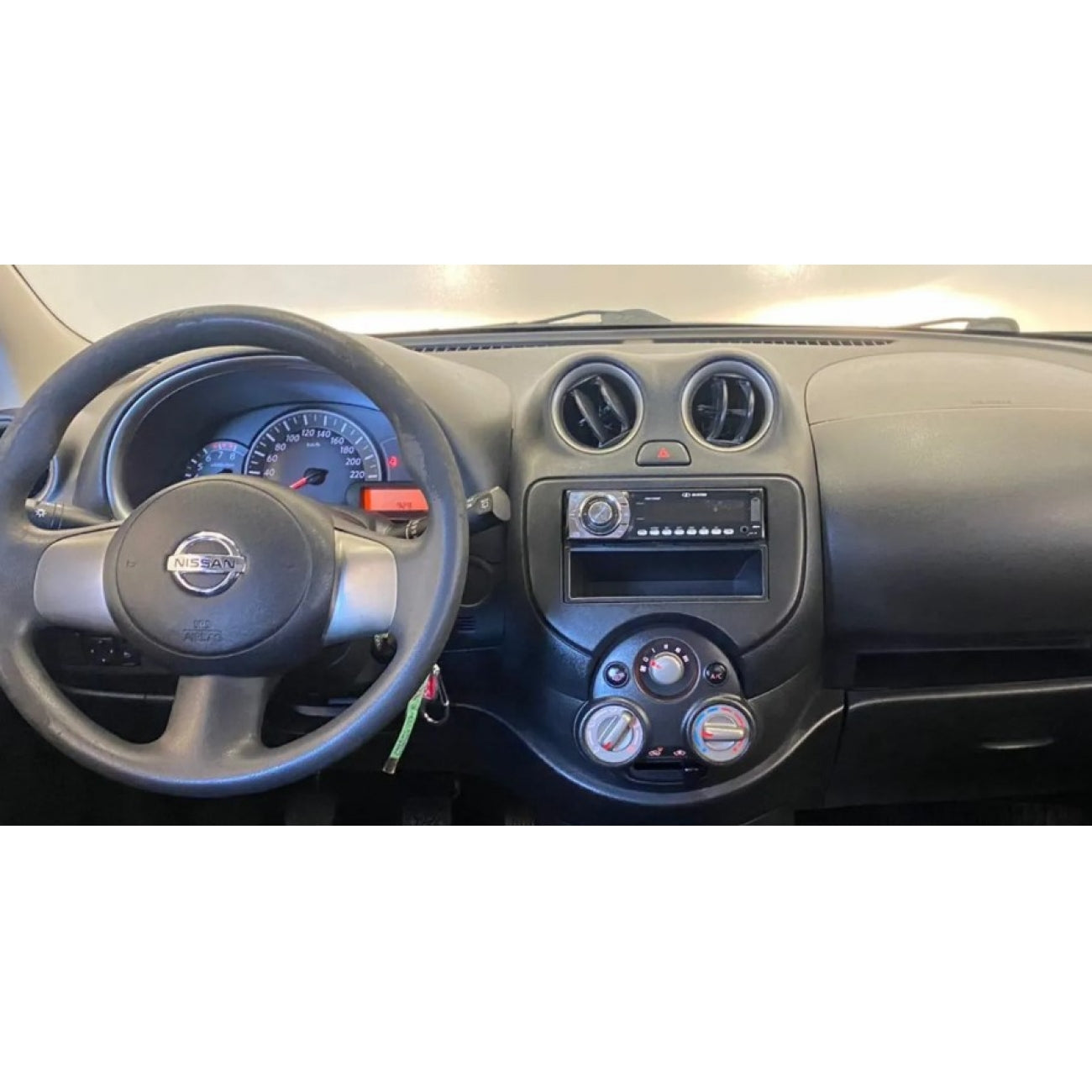 MOLDURA 9 NISSAN MARCH G4 2010-2014 E VERSA G2 2012-2014 PRETO