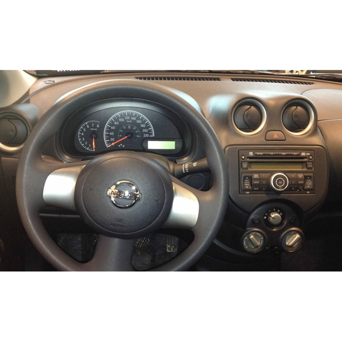 MOLDURA 9 NISSAN MARCH G4 2010-2014 E VERSA G2 2012-2014 PRETO