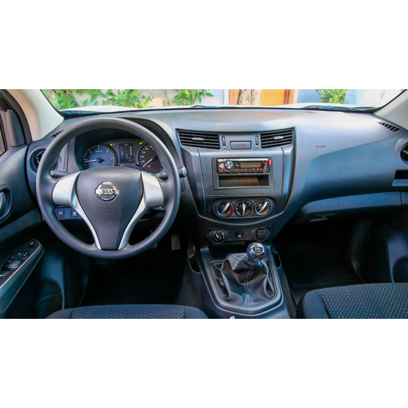 MOLDURA 9 NISSAN FRONTIER 2017+ BLACK PIANO