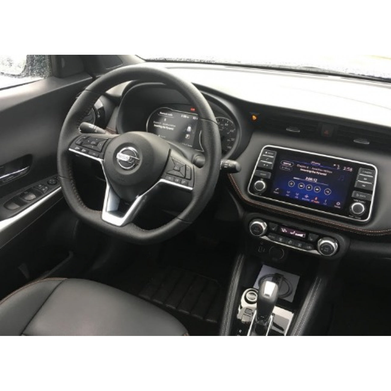 MOLDURA 9 NISSAN KICKS 2016+ PRETO COM FRISO PRATA