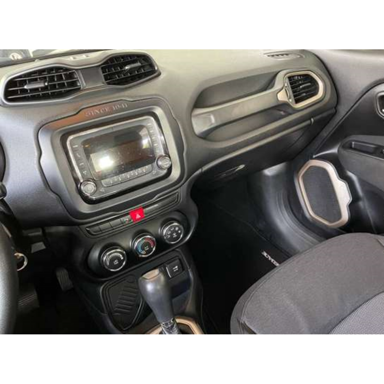 MOLDURA 6.8 E 7 JEEP RENEGADE 2015+ PRETO