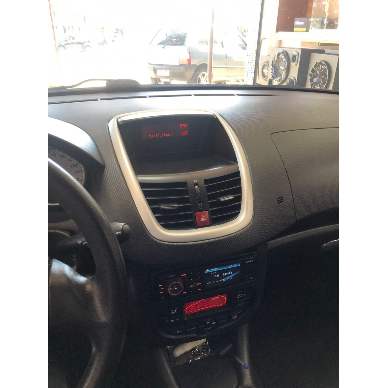 MOLDURA 6.8 E 7 PEUGEOT 207 2008-2014 - SOMENTE MP5