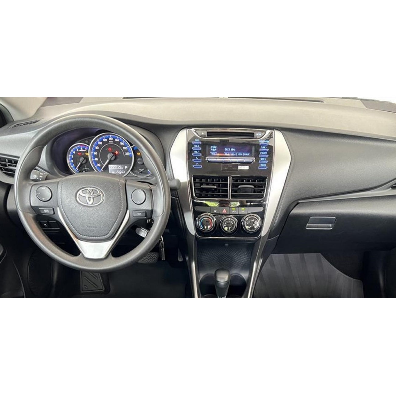 MOLDURA 9 FLUTUANTE TOYOTA YARIS 2018+ AR ANALÓGICO BLACK PIANO