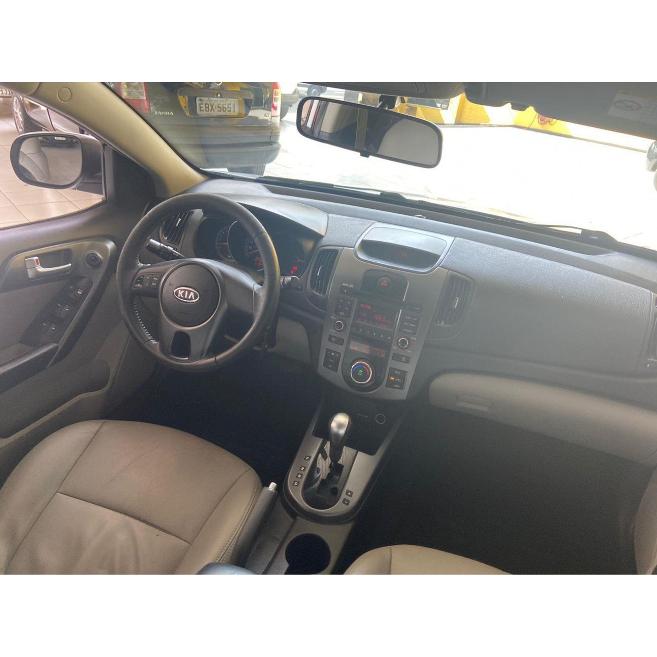 MOLDURA 9 KIA CERATO 2010-2012 AR DIGITAL PRETO