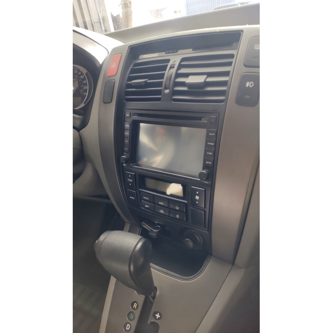 MOLDURA 10.1 HYUNDAI TUCSON G1 2006-2016 AR DIGITAL COM MOLDURA PARA AR ANALÓGICO PRATA