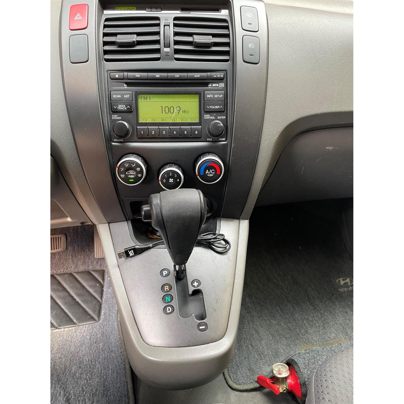 MOLDURA 10.1 HYUNDAI TUCSON G1 2006-2016 AR DIGITAL COM MOLDURA PARA AR ANALÓGICO PRATA