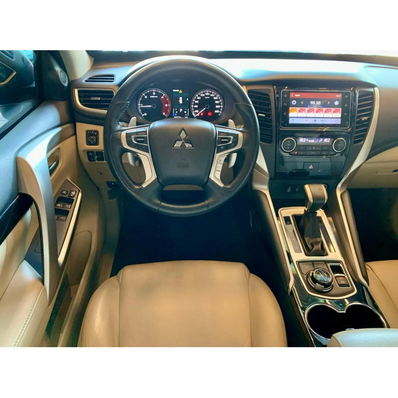 MOLDURA 9 MITSUBISHI PAJERO SPORT G3 2018-2020 BLACK PIANO