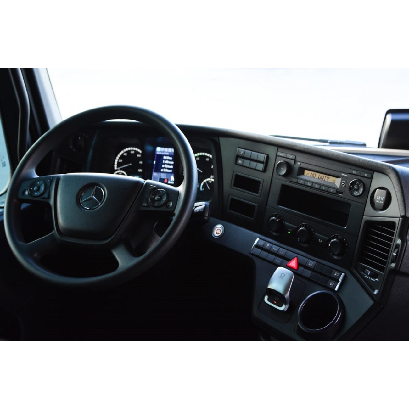 MOLDURA 9 FLUTUANTE MERCEDES BENZ ACTROS 2023+ PRETO