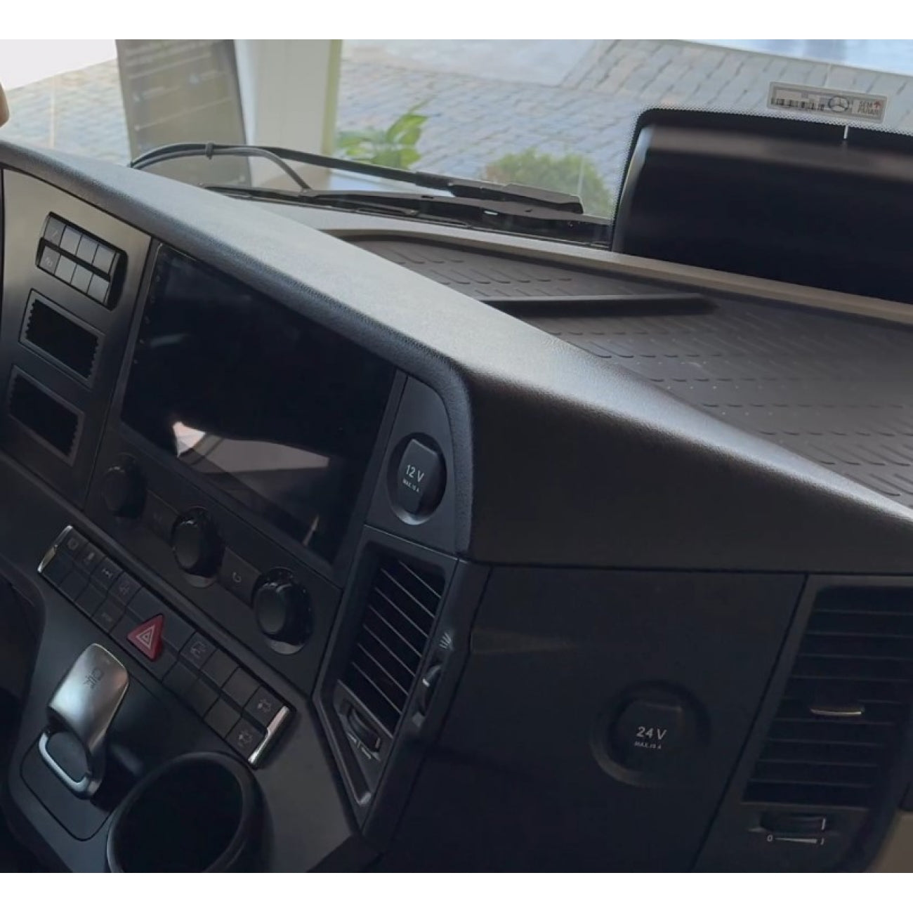 MOLDURA 9 FLUTUANTE MERCEDES BENZ ACTROS 2023+ PRETO