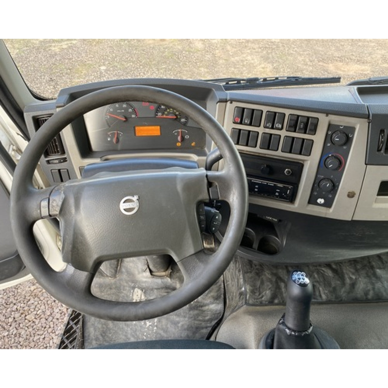 MOLDURA 10.1 E 9 FLUTUANTE VOLVO VM G3 2012+ PRETO