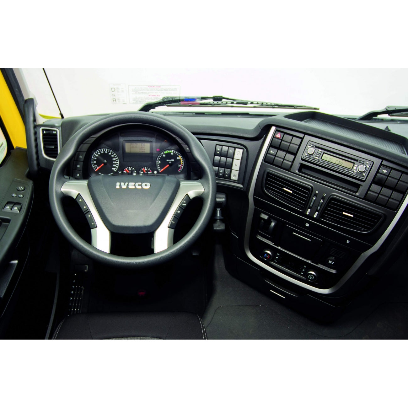 MOLDURA 6.8 E 7 IVECO HI-WAY PRETO