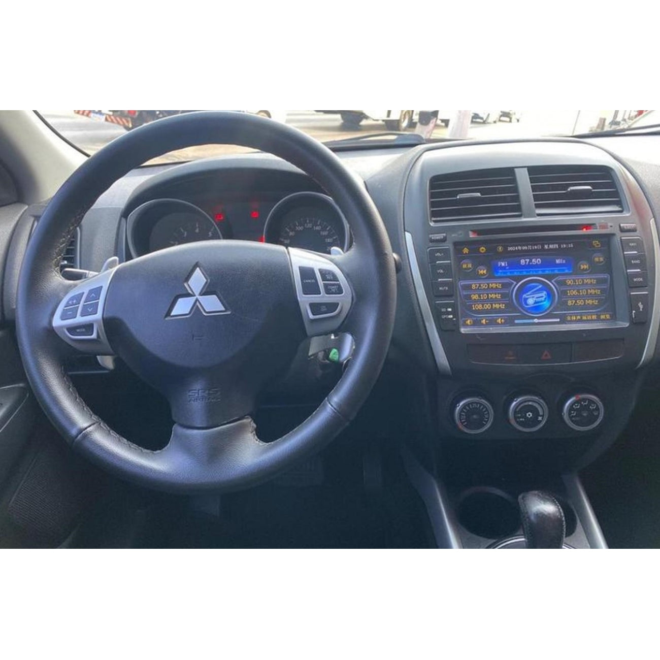MOLDURA 10.1 MITSUBISHI ASX 2010-2022 E OUTLANDER SPORT 2020-2022 COM PLACA E BOTÃO PRETO